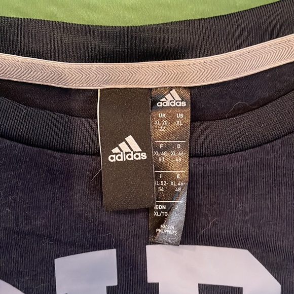 Woman’s Adidas tshirt size XL - Picture 2 of 2